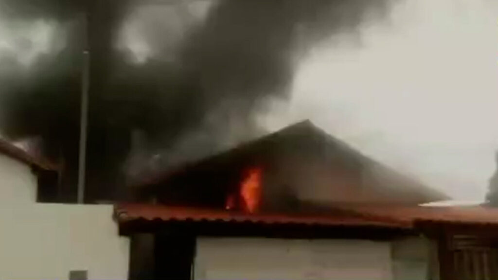 Incêndio destrói casa em Três Pontas