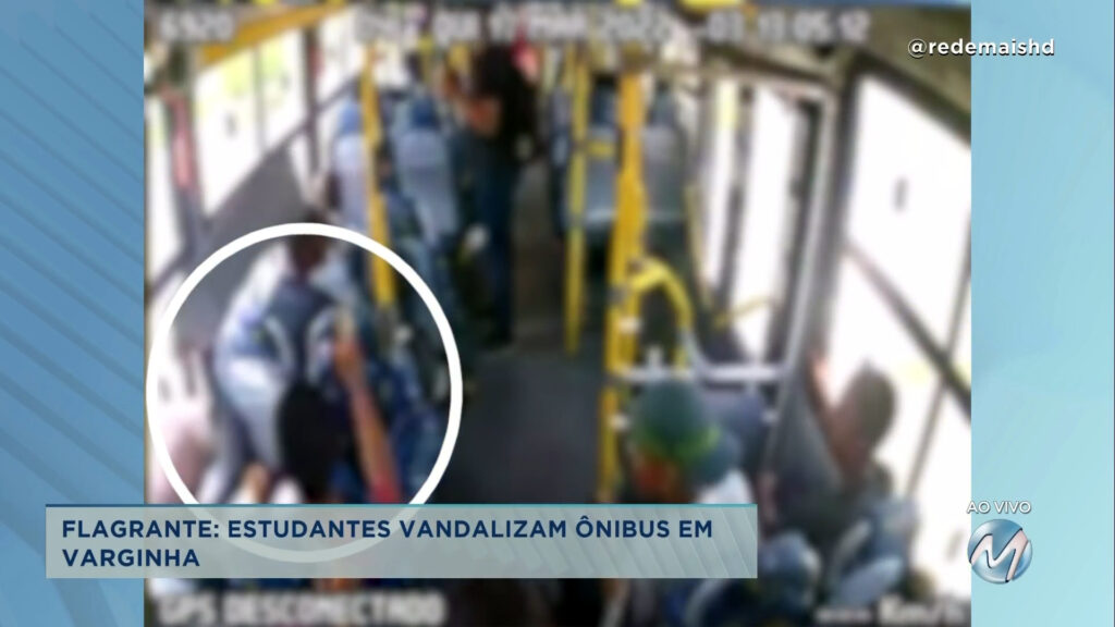 Flagrante: estudantes vandalizam ônibus em Varginha.