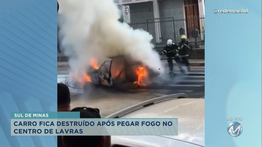 Sul de Minas: carro pega fogo no centro de Lavras