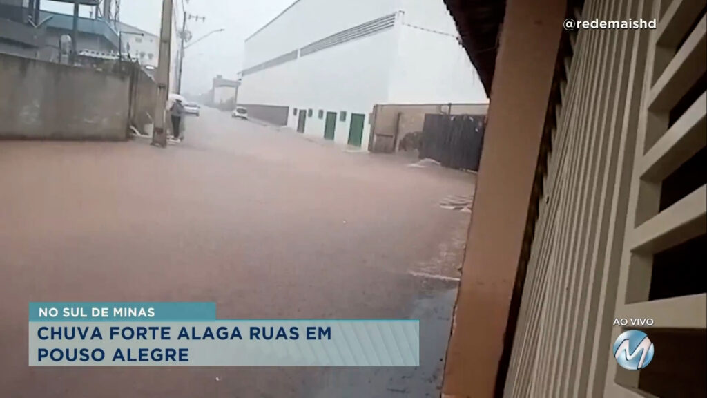 Chuva forte alaga ruas em Pouso Alegre