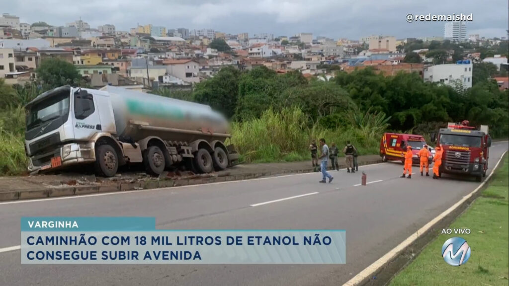 Varginha: motorista e passageira ficam feridos após carro cai em barranco