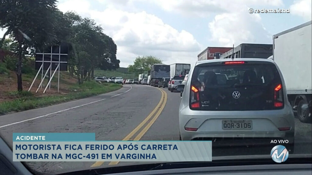 Varginha: motorista fica ferido após carreta tombar na MGC-491