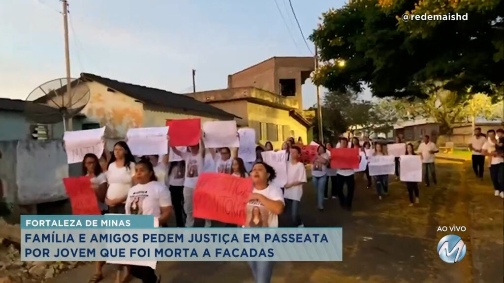 Família e amigos pedem justiça em passeata por jovem morta a facadas