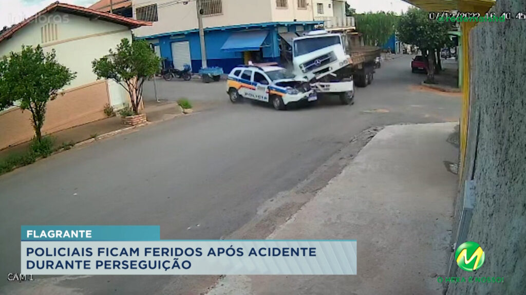 Flagrante: viatura policial bate em caminhão durante perseguição em MG