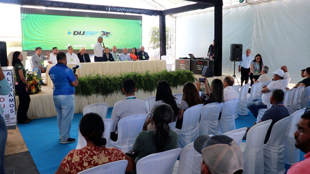 FEIRA AGROPECUÁRIA DE JAÍBA MOVIMENTA O NORTE DE MINAS