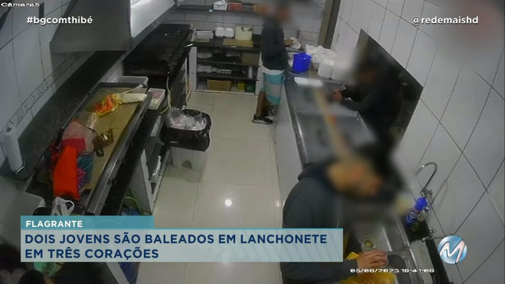 DOIS JOVENS SÃO BALEADOS EM LANCHONETE EM TRÊS CORAÇÕES