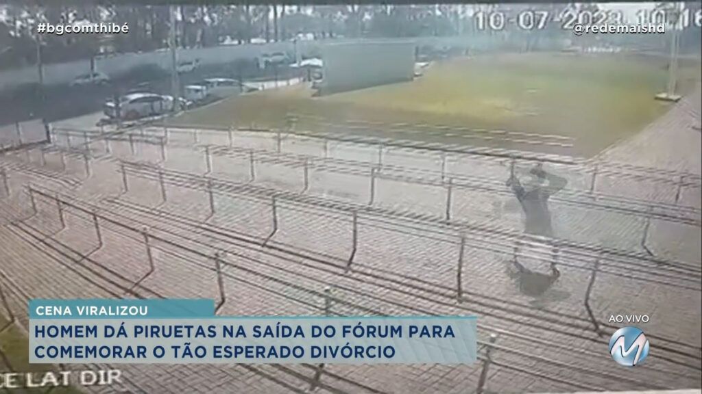 HOMEM COMEMORA DIVÓRCIO E CÂMERA REGISTRA