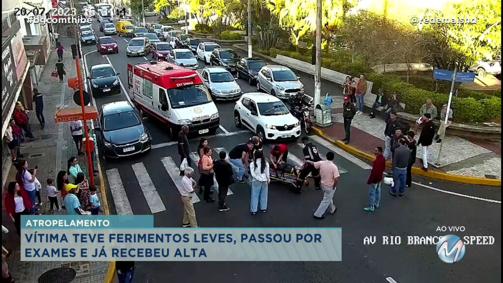 MULHER É ATROPELADA NO CENTRO DE VARGINHA