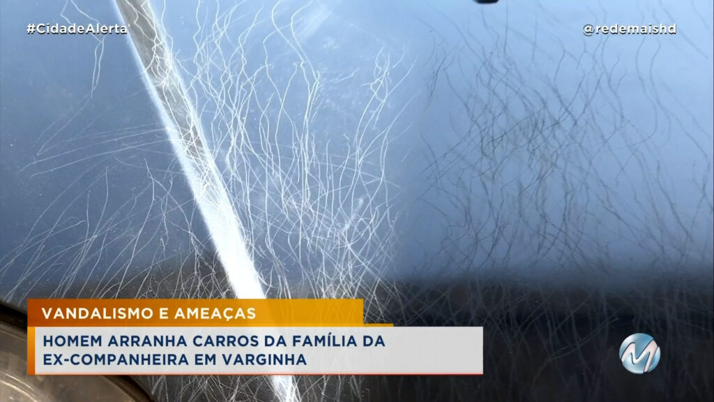 HOMEM ARRANHA CARROS DA FAMÍLIA DA EX-COMPANHEIRA EM VARGINHA