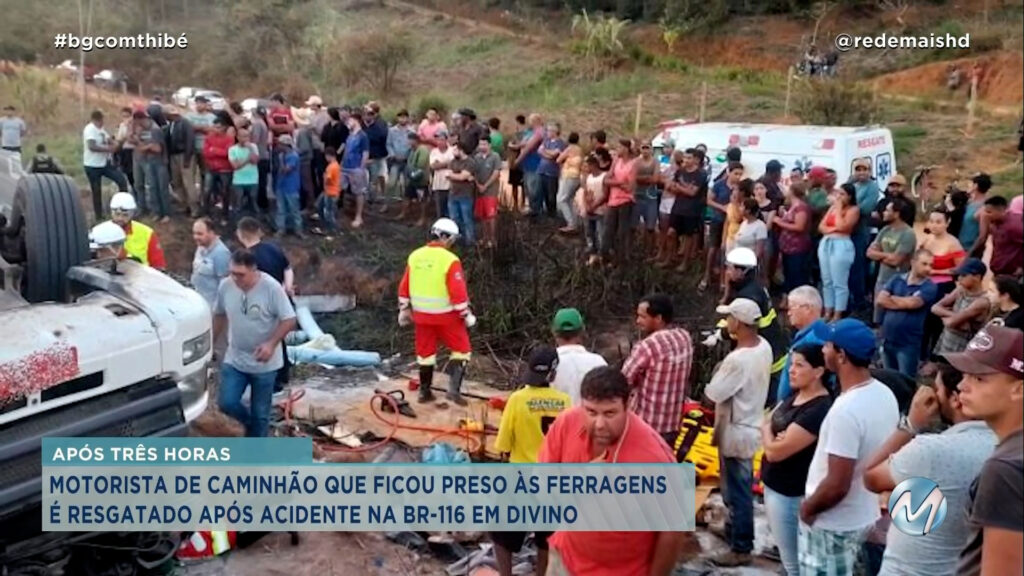 CAMINHONEIRO QUE FICOU PRESO ÀS FERRAGENS É RESGATADO APÓS ACIDENTE NA BR-116 EM DIVINO