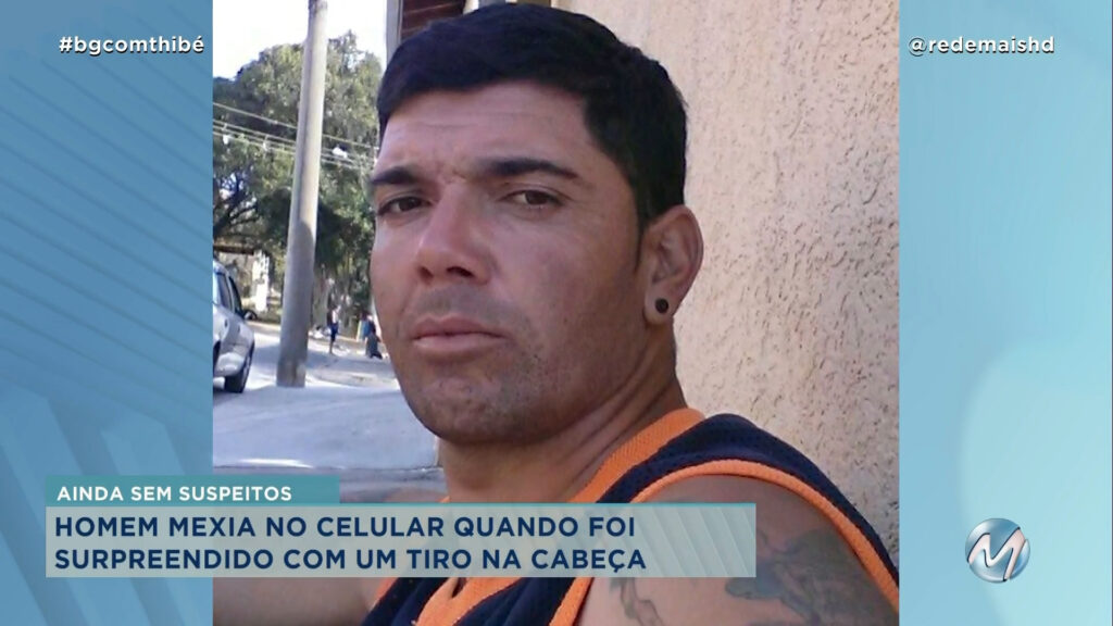 HOMEM MEXIA NO CELULAR QUANDO FOI SURPREENDIDO COM UM TIRO NA CABEÇA EM POÇOS DE CALDAS