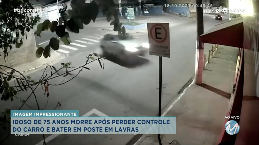 IDOSO MORRE APÓS PERDER CONTROLE DO CARRO E BATER EM POSTE EM LAVRAS