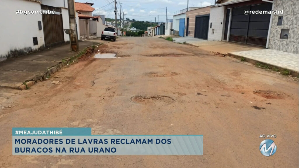 #MEAJUDATHIBÉ: MORADORES DE LAVRAS RECLAMAM DOS BURACOS NA RUA URANO