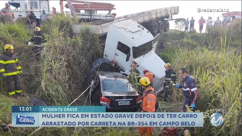 MULHER FICA EM ESTADO GRAVE DEPOIS DE TER CARRO ARRASTADO POR CARRETA NA BR-354 EM CAMPO BELO