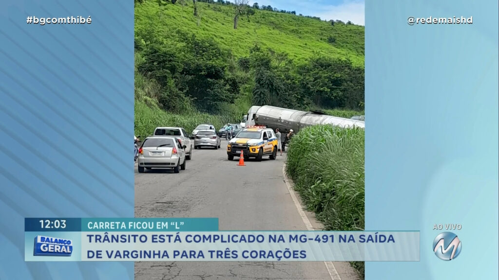 CARRETA FICOU EM “L”: TRÂNSITO FICA COMPLICADO NA SAÍDA DE VARGINHA