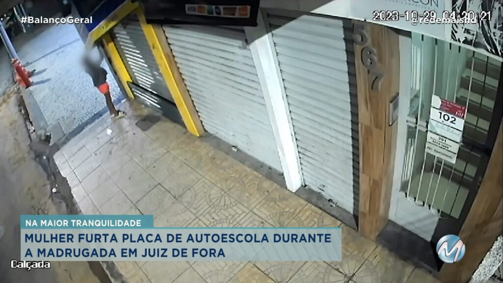 MULHER FURTA PLACA DE AUTOESCOLA DURANTE A MADRUGADA EM JUIZ DE FORA