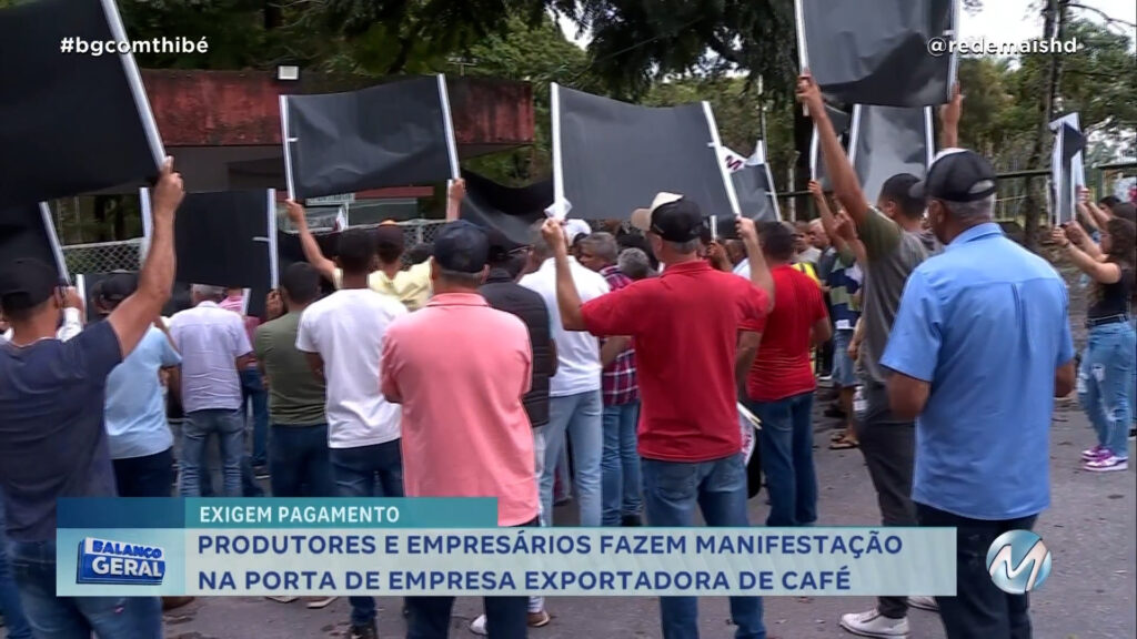 PRODUTORES E EMPRESÁRIOS FAZEM MANIFESTAÇÃO NA PORTA DE EMPRESA EXPORTADORA DE CAFÉ