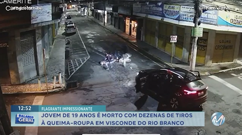 À QUEIMA-ROUPA: CÂMERA FLAGRA ASSASSINATO BRUTAL NO CENTRO DE VISCONDE DO RIO BRANCO