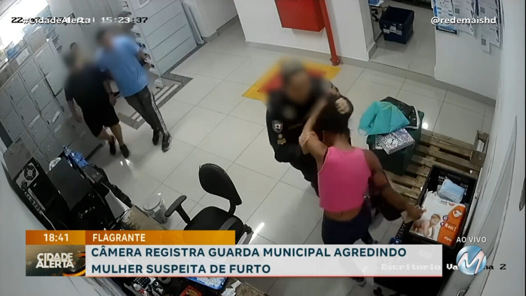 FLAGRANTE: CÂMERA REGISTRA GUARDA MUNICIPAL AGREDINDO MULHER SUSPEITA DE FURTO