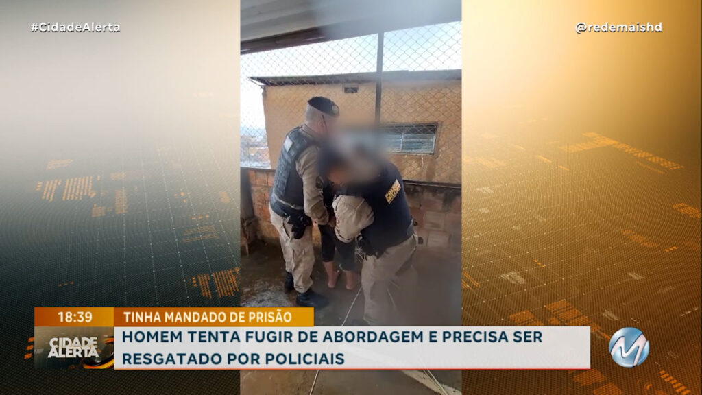 HOMEM TENTA FUGIR DE ABORDAGEM E PRECISA SER RESGATADO POR POLICIAIS