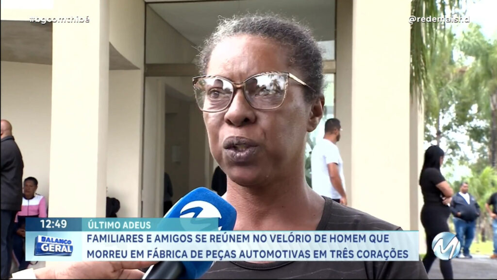 FAMILIARES E AMIGOS SE REÚNEM NO VELÓRIO DE HOMEM QUE MORREU EM FÁBRICA DE PEÇAS AUTOMOTIVAS