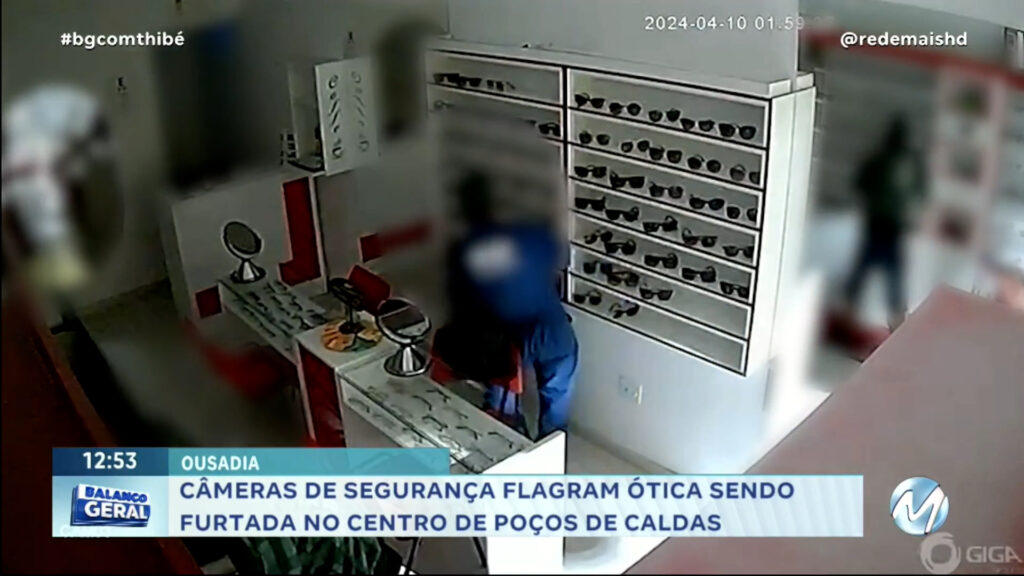 CÂMERAS DE SEGURANÇA FLAGRAM ÓTICA SENDO FURTADA NO CENTRO DE POÇOS DE CALDAS