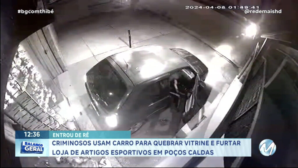 CRIMINOSOS USAM CARRO PARA QUEBRAR VITRINE E FURTAR LOJA DE ARTIGOS ESPORTIVOS