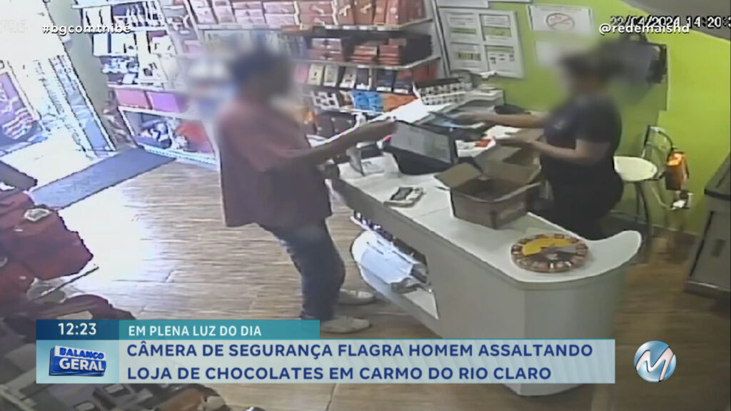 EM CARMO DO RIO CLARO: CÂMERA DE SEGURANÇA FLAGRA HOMEM ASSALTANDO LOJA DE CHOCOLATES