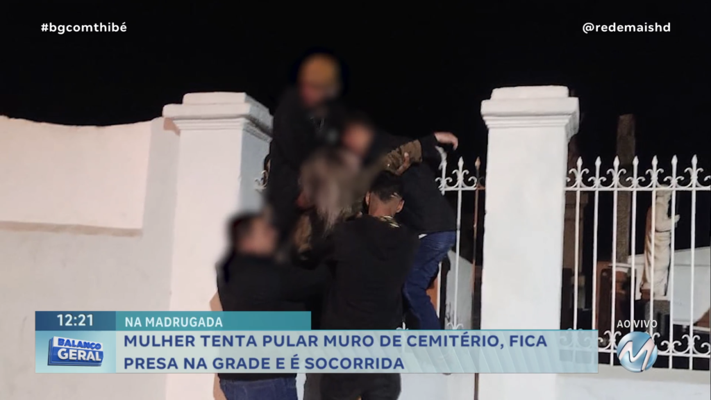 MULHER FICA PRESA NA GRADE DE CEMITÉRIO