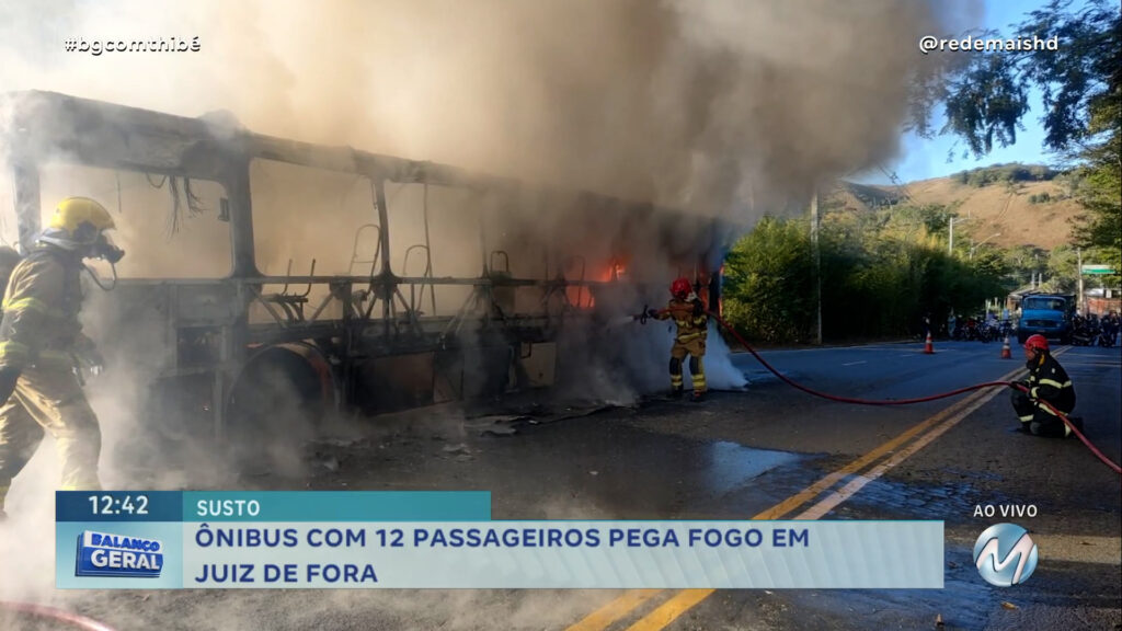 ÔNIBUS COM 12 PASSAGEIROS PEGA FOGO EM JUIZ DE FORA