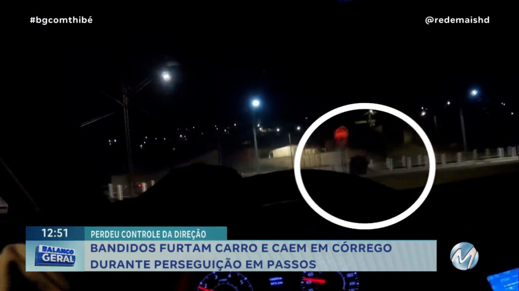 BANDIDOS FURTAM CARRO E CAEM EM CÓRREGO DURANTE PERSEGUIÇÃO EM PASSOS