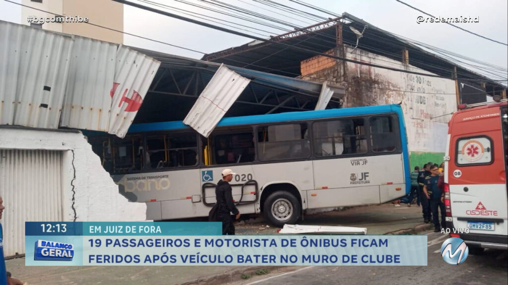 PASSAGEIROS E MOTORISTA DE ÔNIBUS FICAM FERIDOS APÓS ACIDENTE EM JUIZ DE FORA