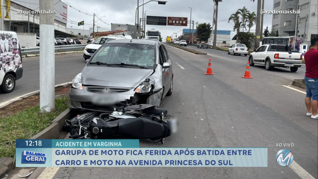 MULHER FICA FERIDA APÓS BATIDA ENTRE CARRO E MOTO EM VARGINHA