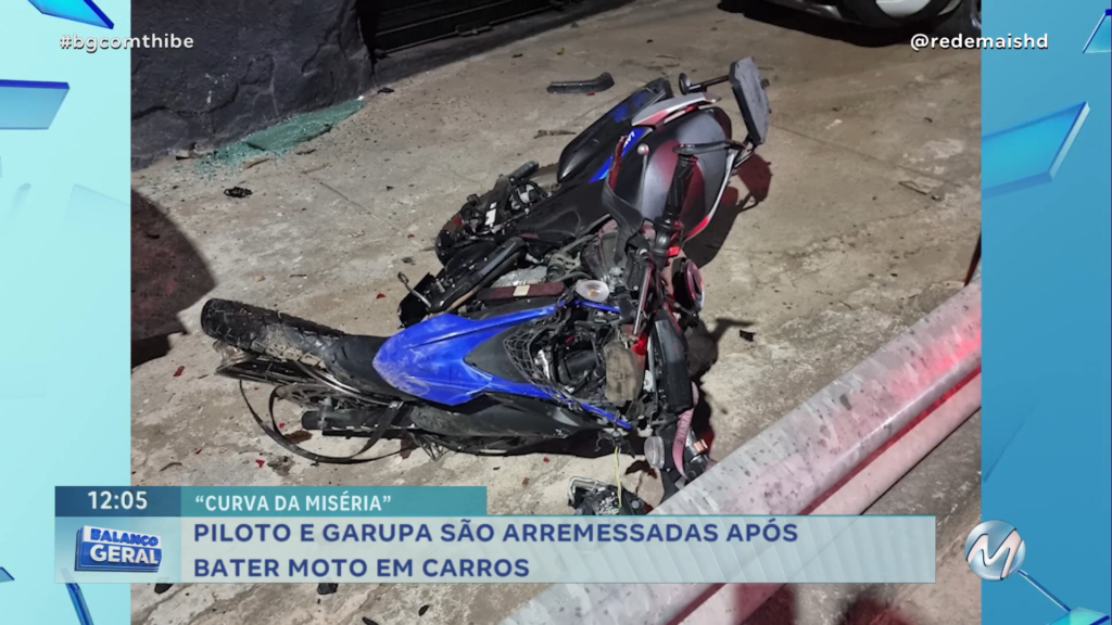 PILOTO E GARUPA SÃO ARREMESSADAS APÓS BATER MOTO EM CARROS