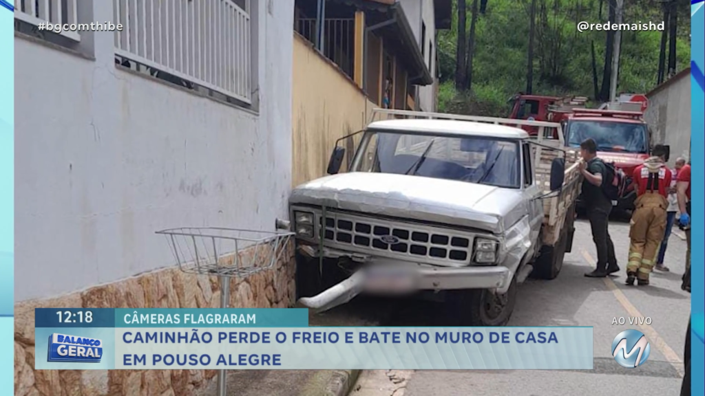 CAMINHÃO PERDE O FREIO E BATE NO MURO DE CASA EM POUSO ALEGRE