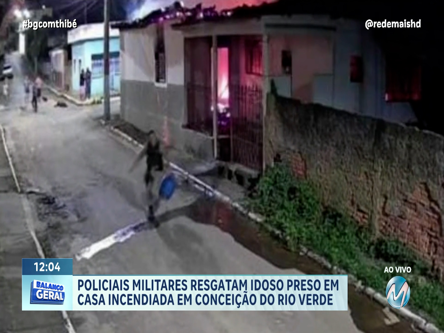 POLICIAIS MILITARES RESGATAM IDOSO PRESO EM CASA INCENDIADA EM CONCEIÇÃO DO RIO VERDE