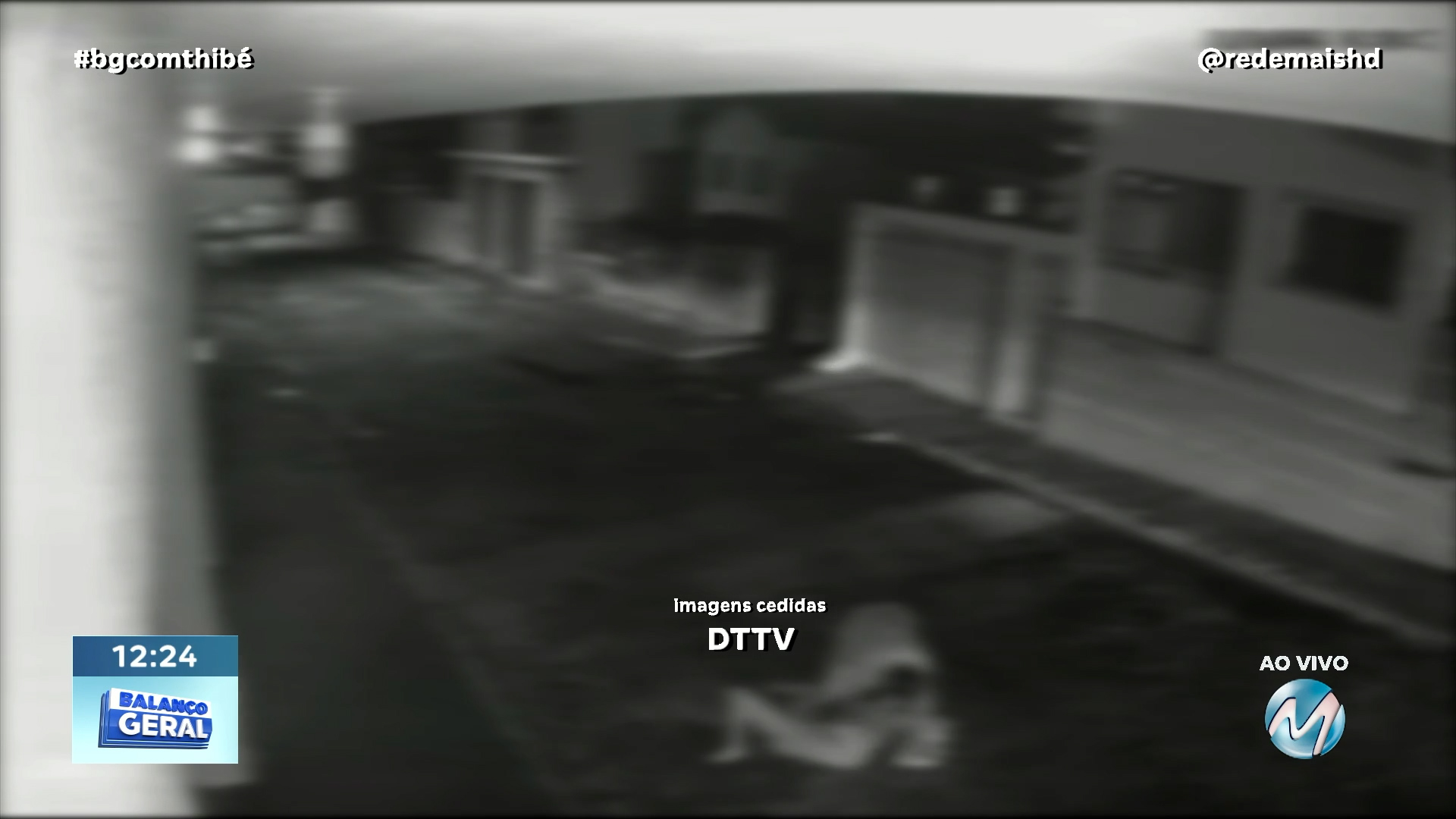 CÂMERAS REGISTRARAM MULHER SENDO ESFAQUEADA PELO EX NO MEIO DA RUA EM NEPOMUCENO